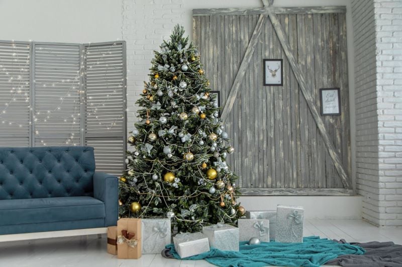 How to Choose the Perfect Flocked Artificial Christmas Tree for Your Home